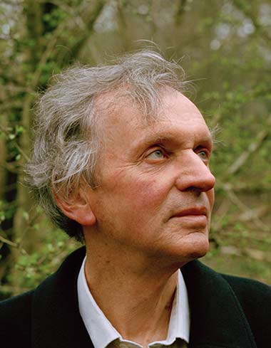 Rupert Sheldrake looking up